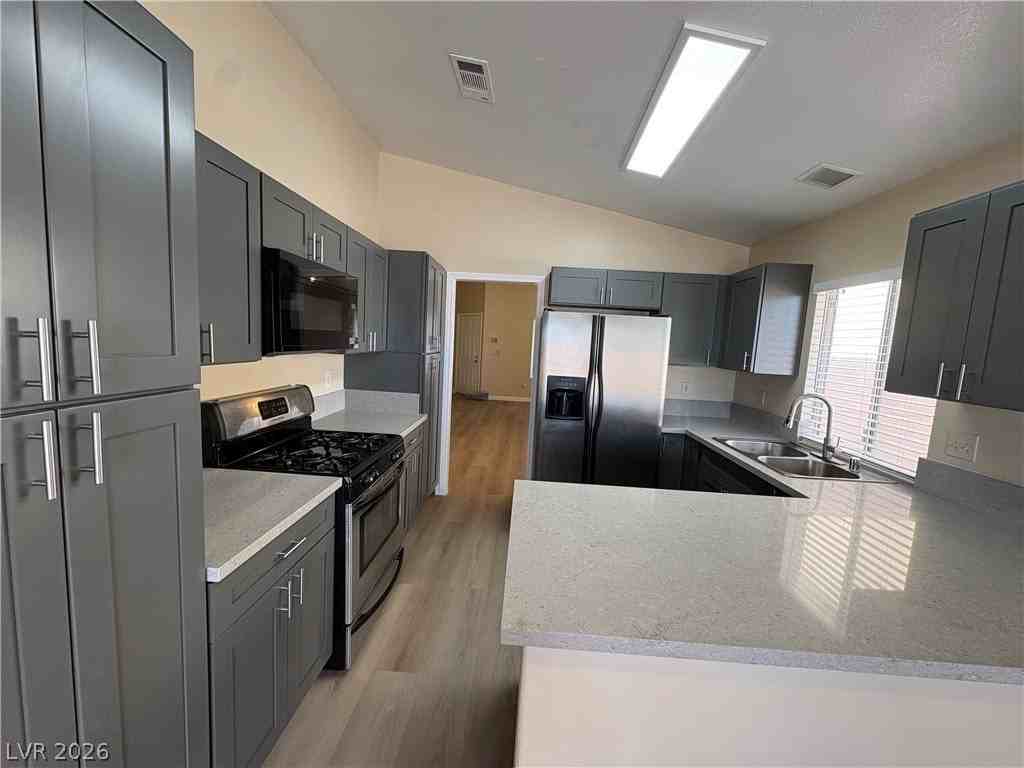 1009 Torington Dr - Photo 4 of 13