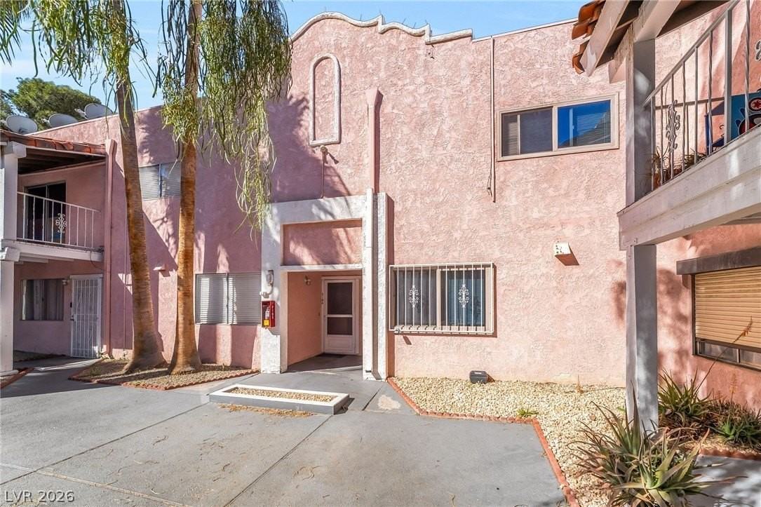 2186 E Desert Inn Rd #2186 - Photo 2 of 31