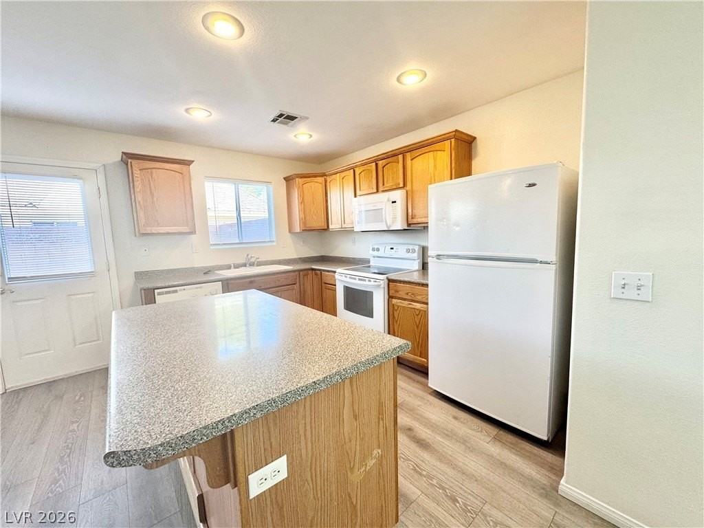 1101 Red Butte St #5 - Photo 5 of 14