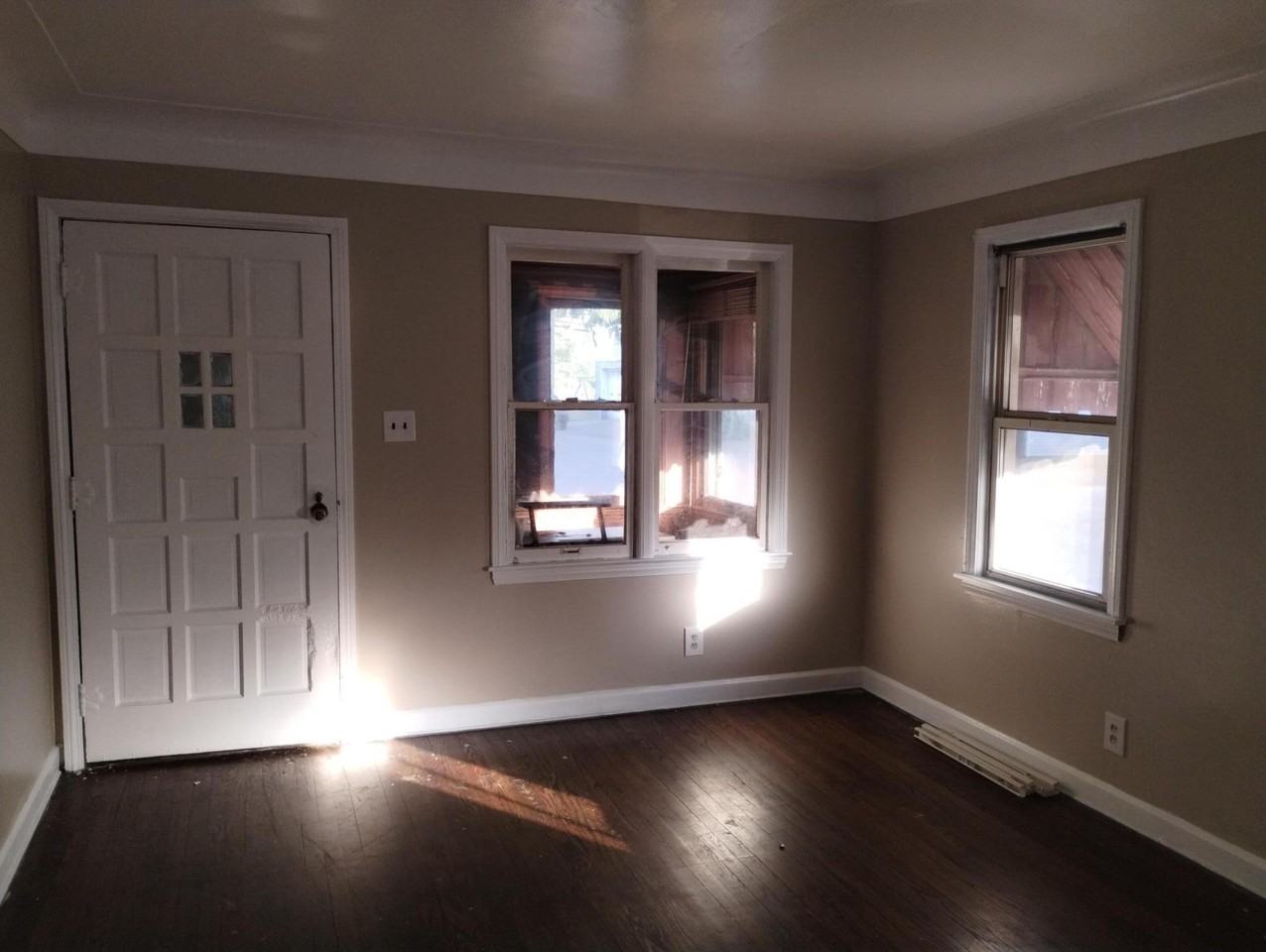 216 Goodell St - Photo 2 of 8