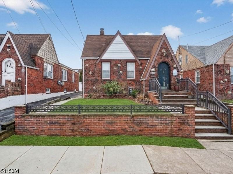 2096 Lentz Ave - Photo 2 of 32