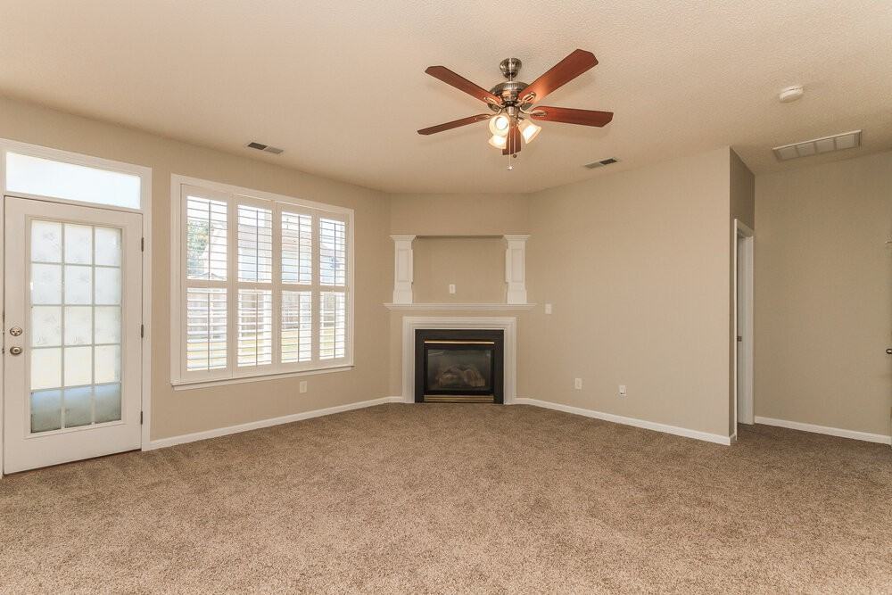 5811 Briggs Dr - Photo 4 of 17