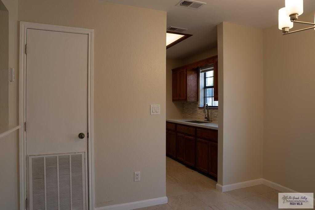 600 Medford Ave - Photo 6 of 34