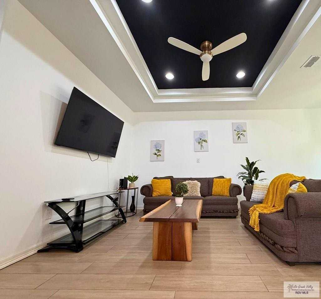 406 W 9th St Frnt Unit #Unit - Photo 3 of 26