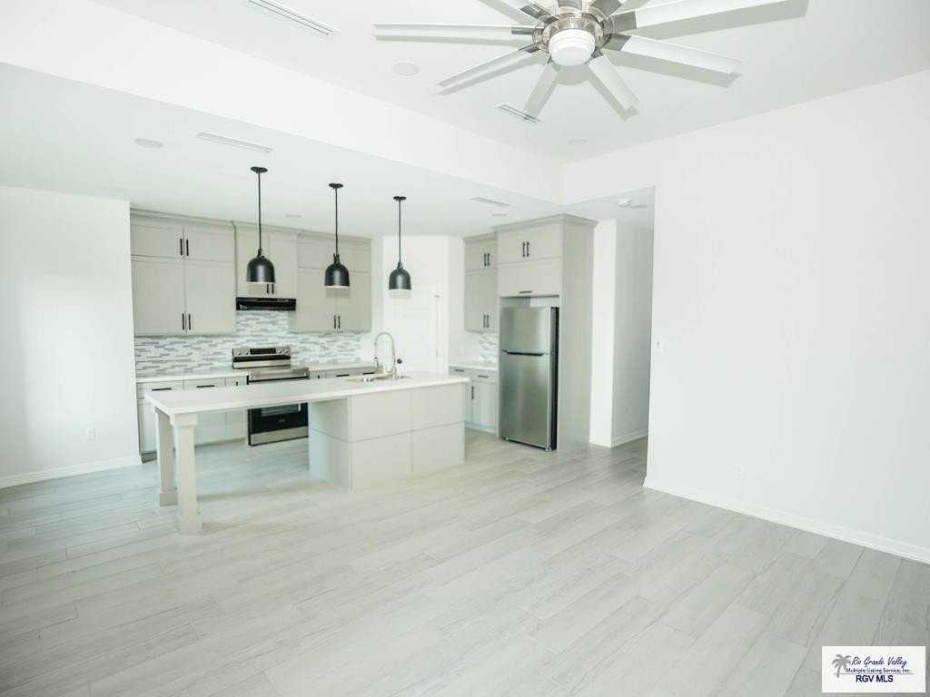 684 Marrs Ave Unit A - Photo 3 of 10