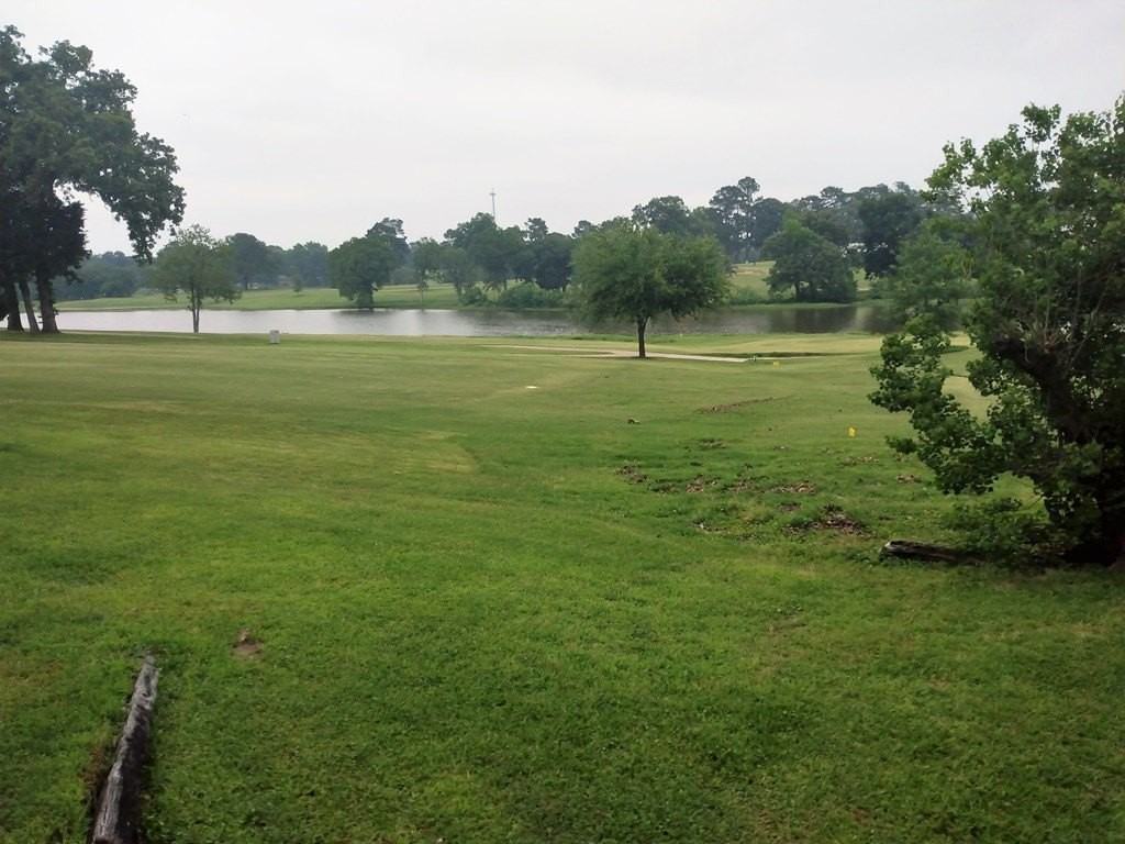 801 Country Club Cir - Photo 3 of 14