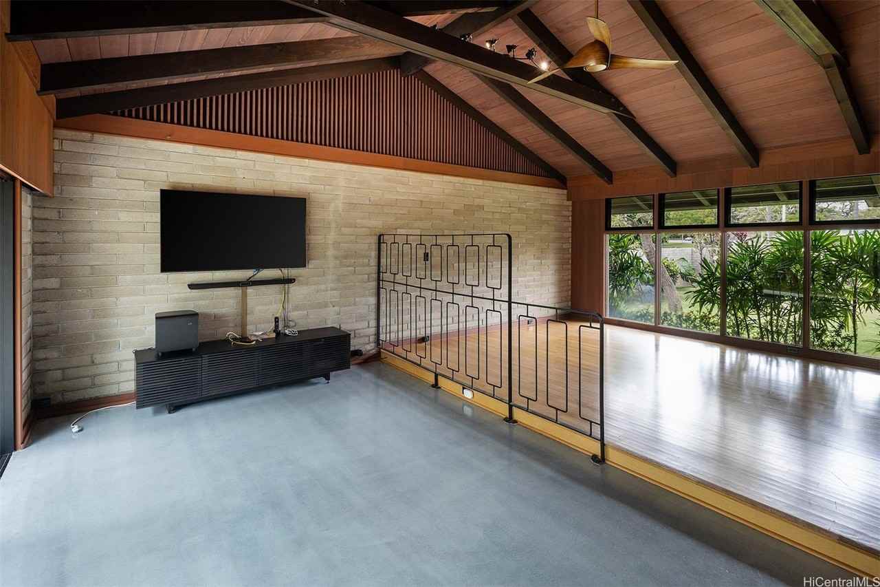 4103 Kahala Ave - Photo 4 of 25