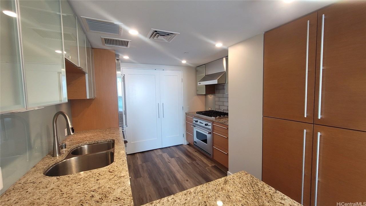 1177 Queen St Apt 2606 - Photo 5 of 25