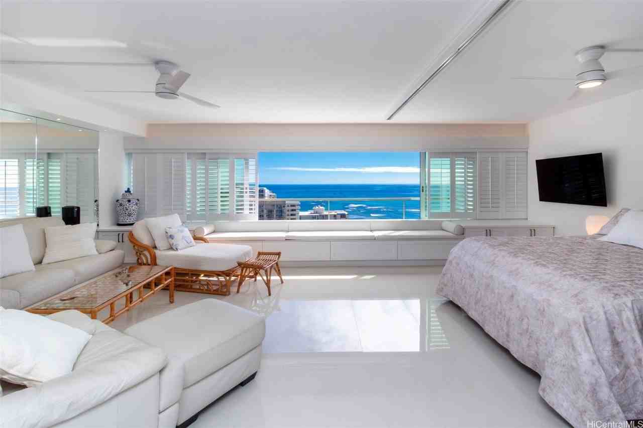 2895 Kalakaua Ave Apt 1807