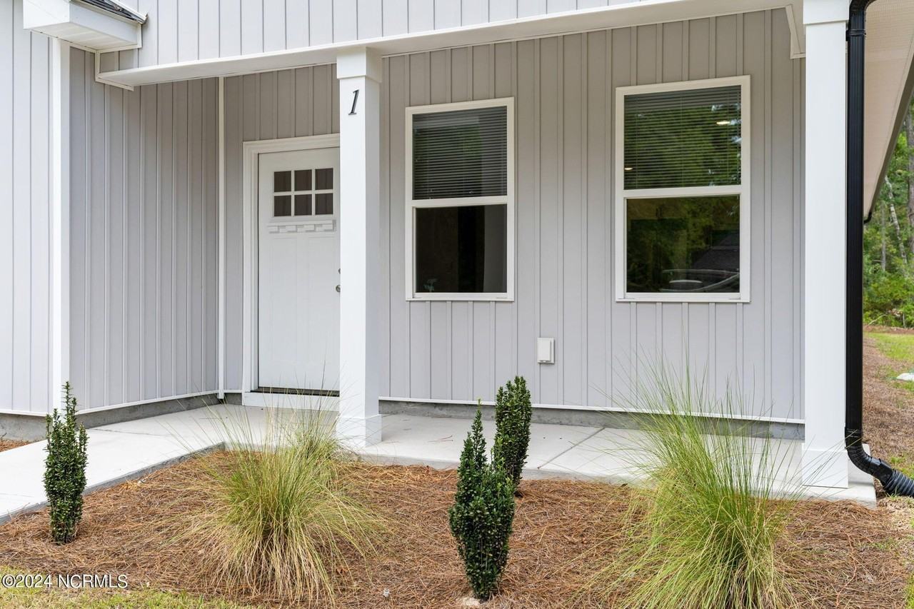 255 Wildwood St Nw - Photo 3 of 33