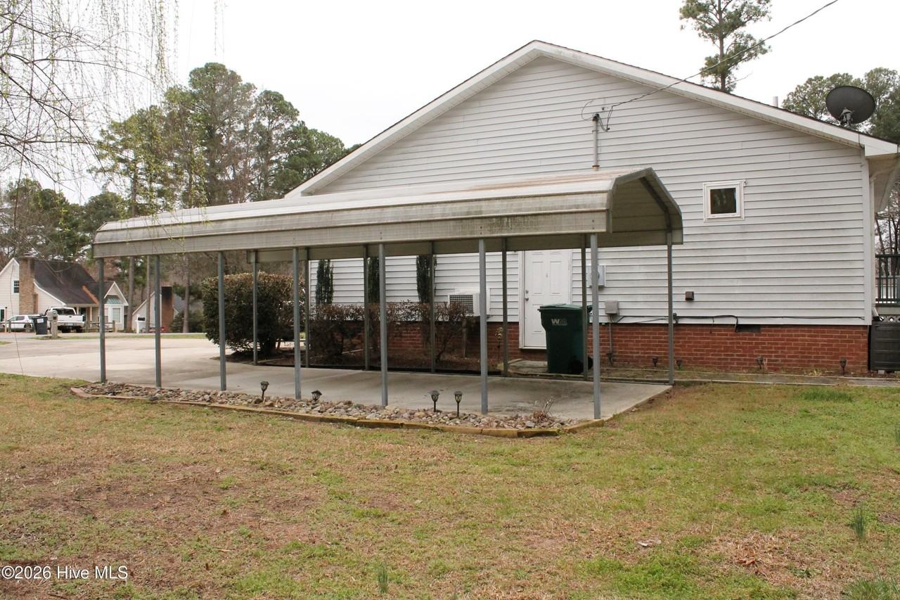 4902 Simpson Dr - Photo 7 of 35