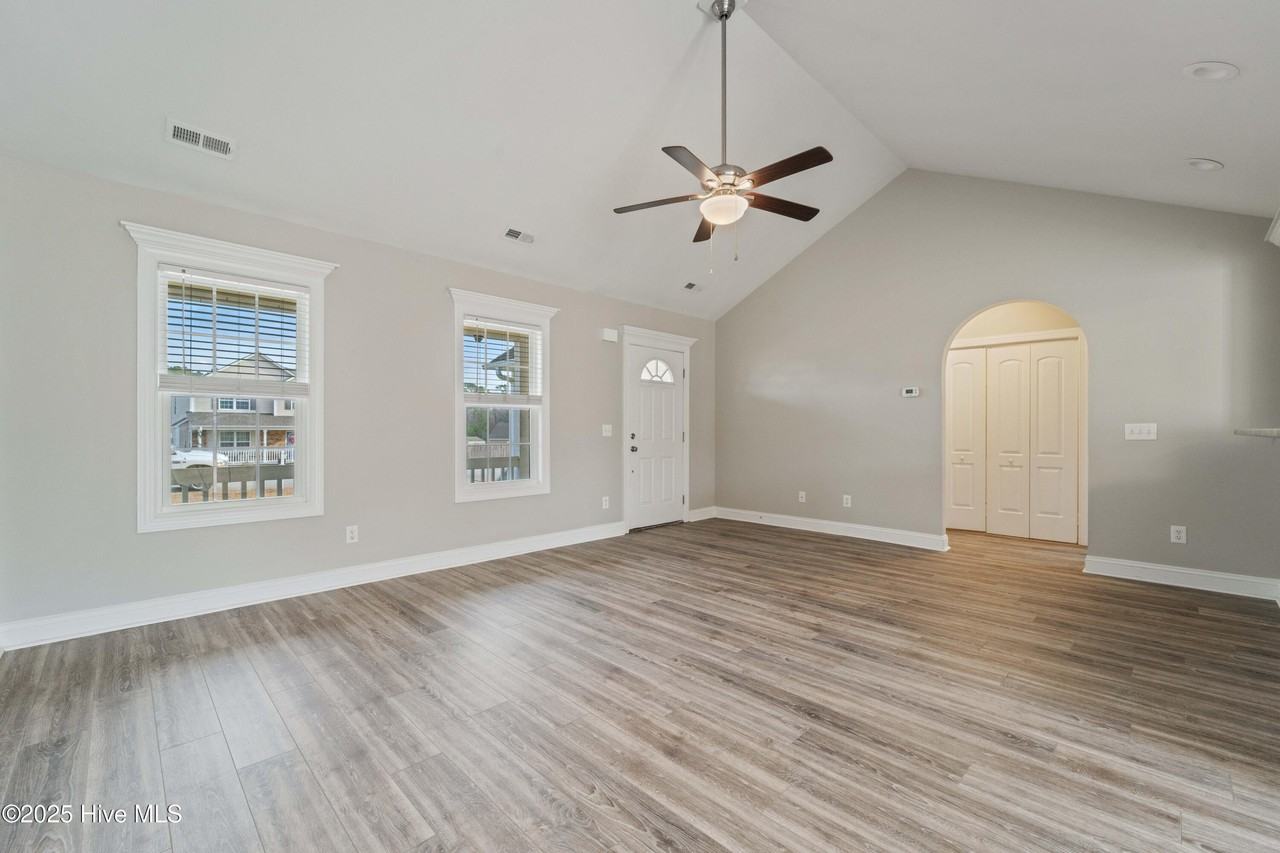 307 Forbes Ln - Photo 5 of 21