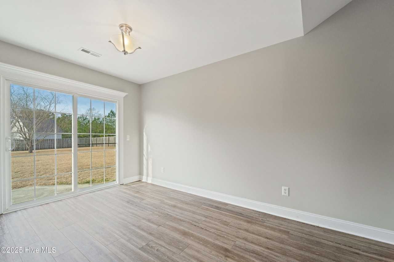 307 Forbes Ln - Photo 6 of 21