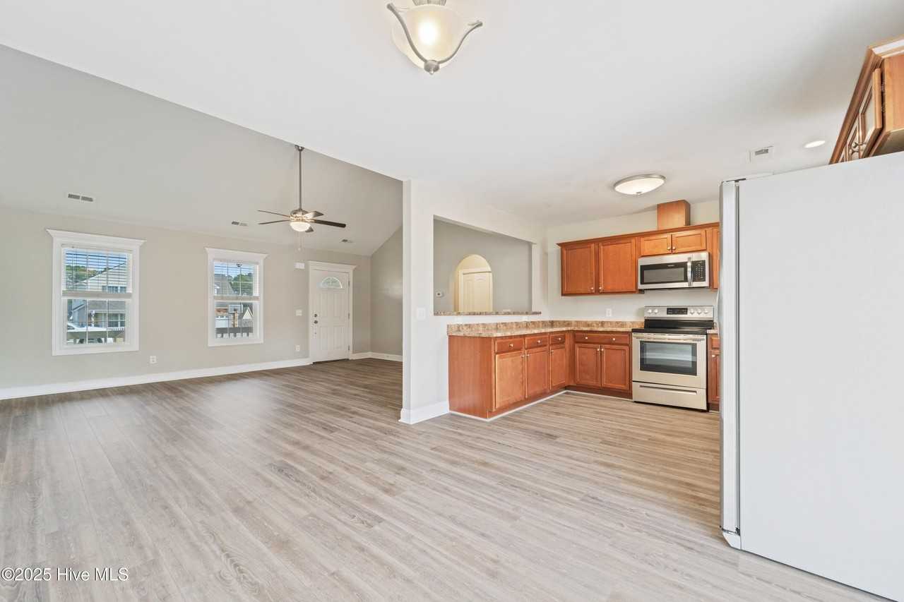 307 Forbes Ln - Photo 7 of 21