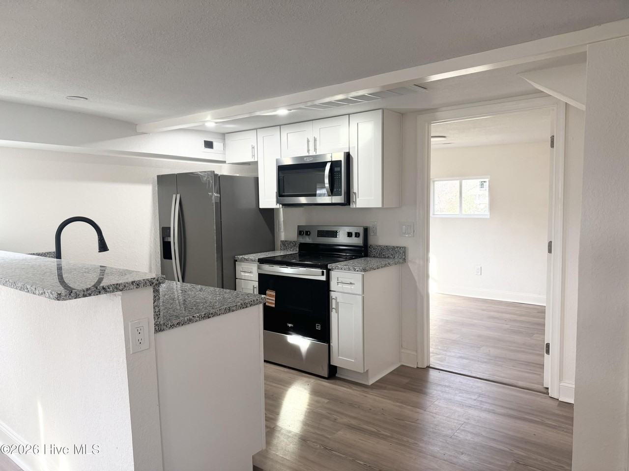 801 Herrington Rd - Photo 2 of 9