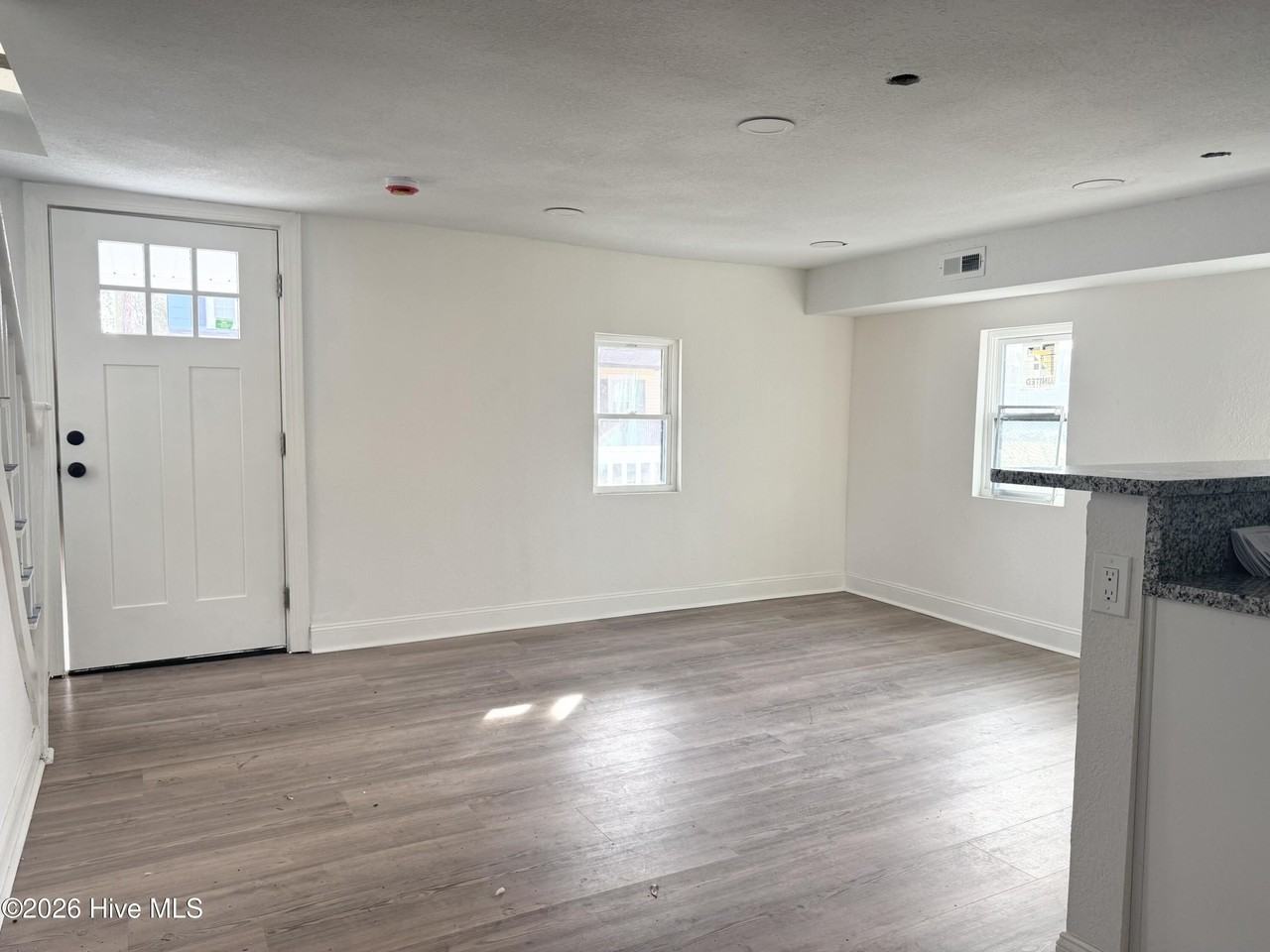 801 Herrington Rd - Photo 5 of 9