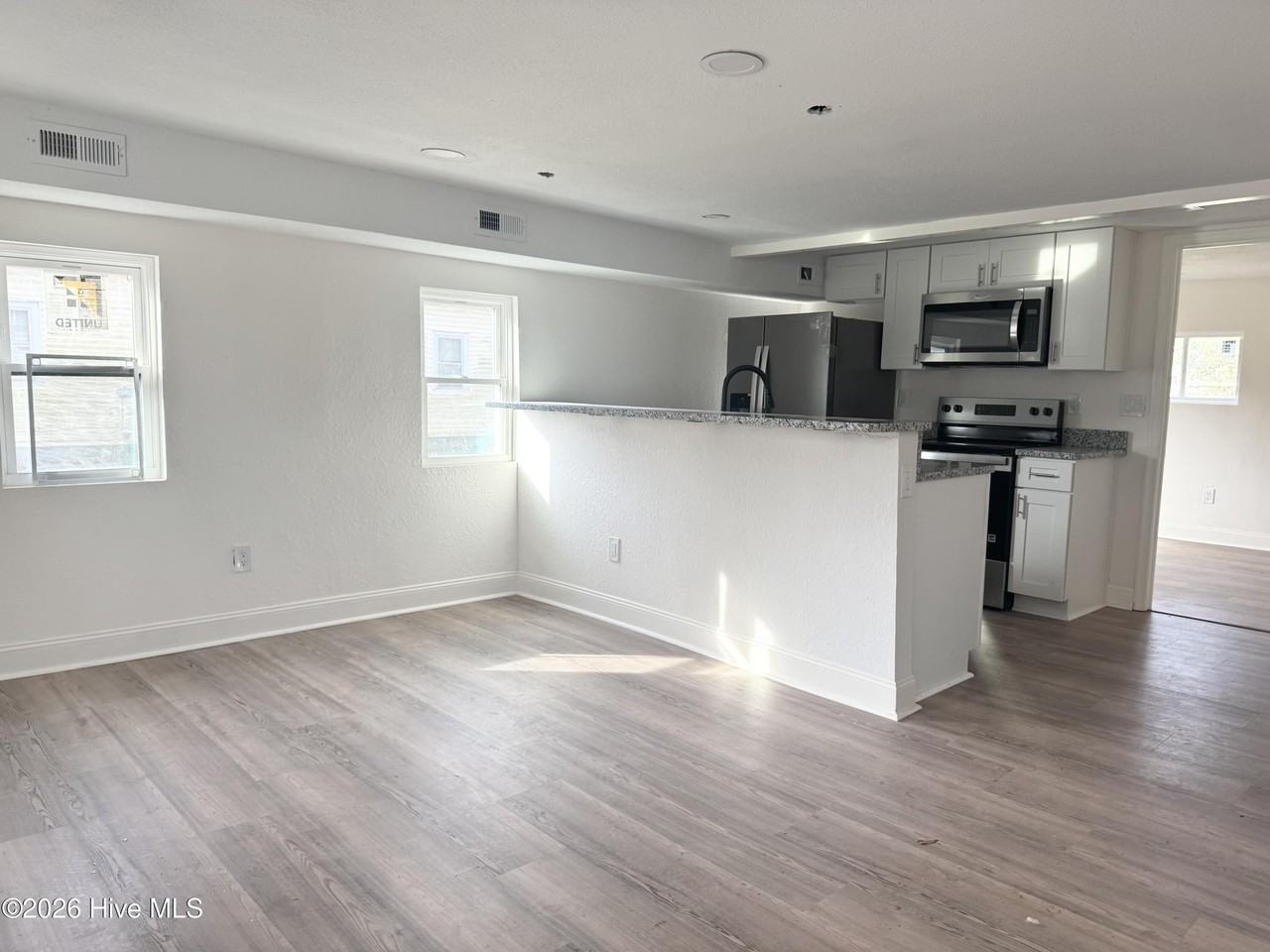 801 Herrington Rd - Photo 6 of 9