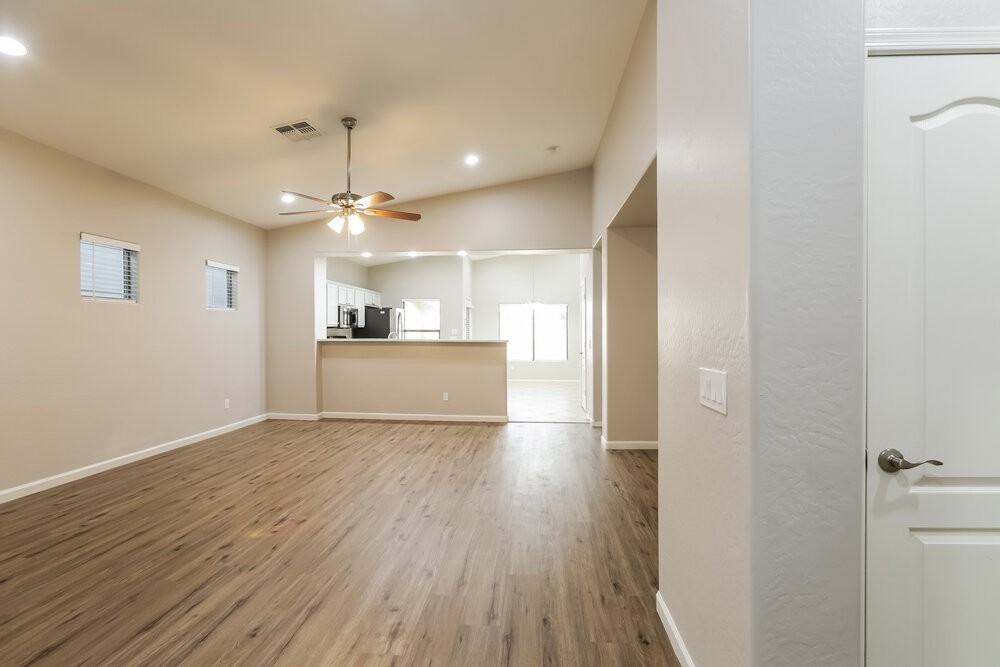 7110 W Superior Ave - Photo 5 of 16