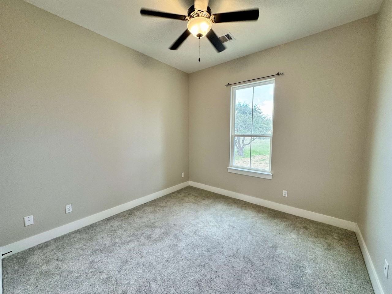 124 Sunrise Cir - Photo 4 of 30