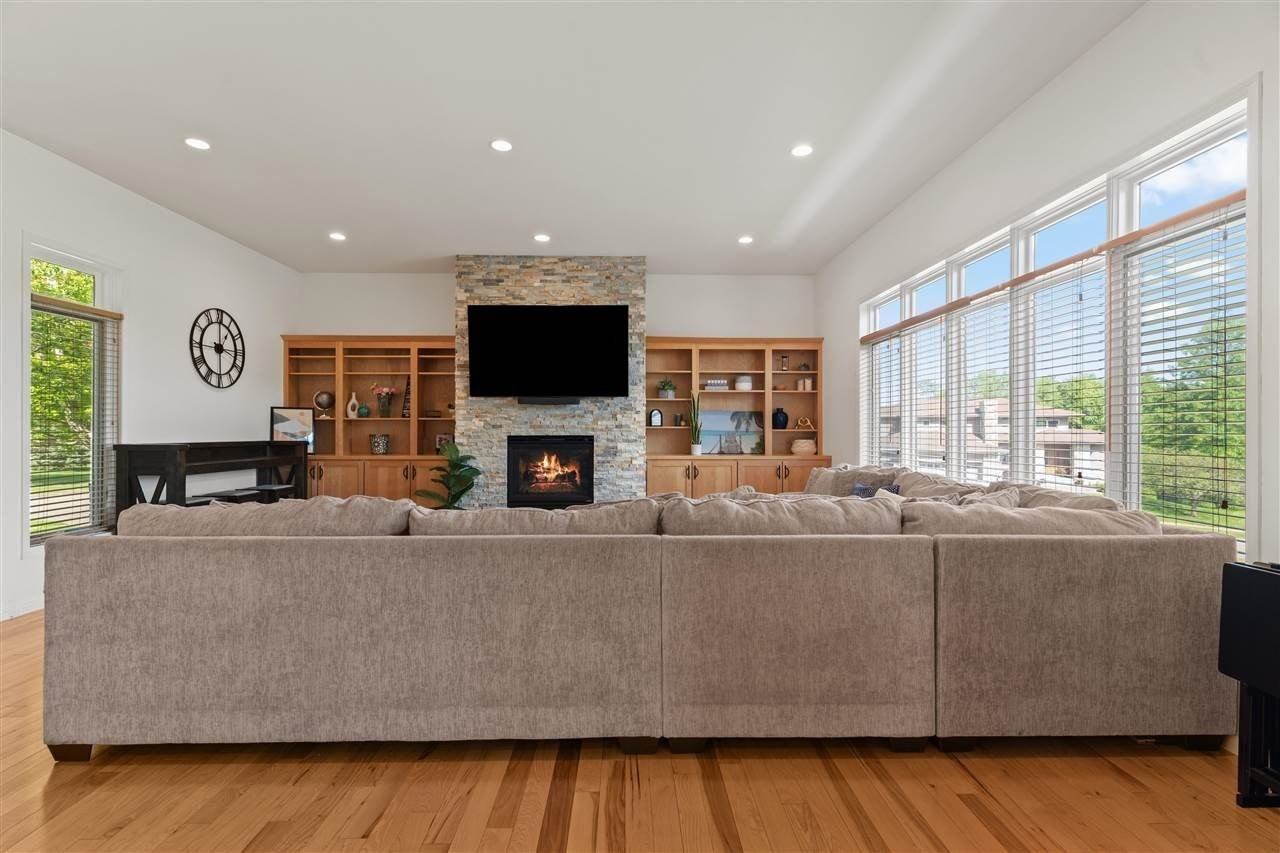 1077 Prairie Grass Ln - Photo 7 of 50