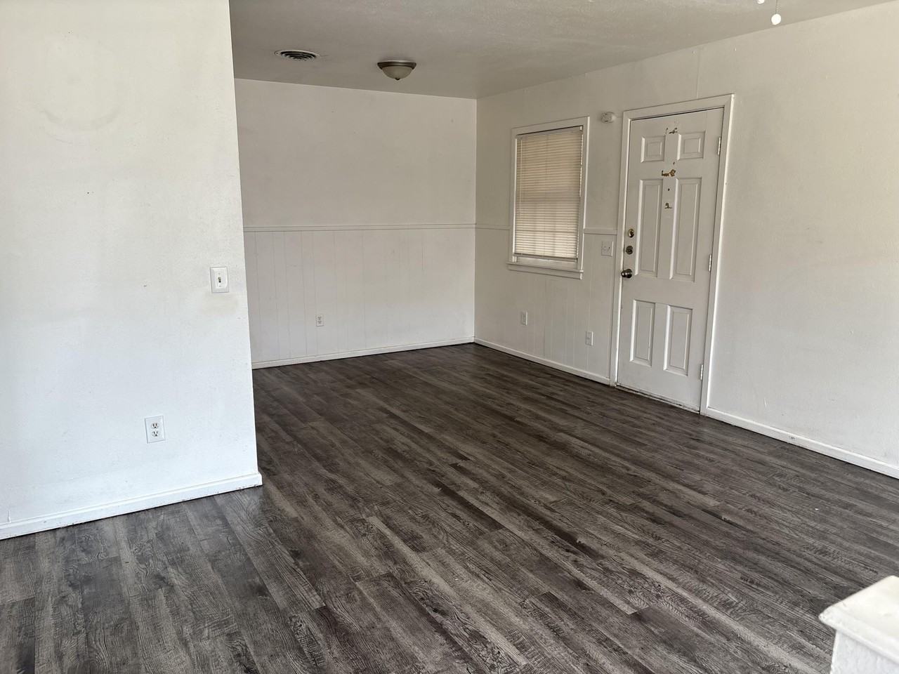 4203 50th St Apt D - Photo 2 of 4