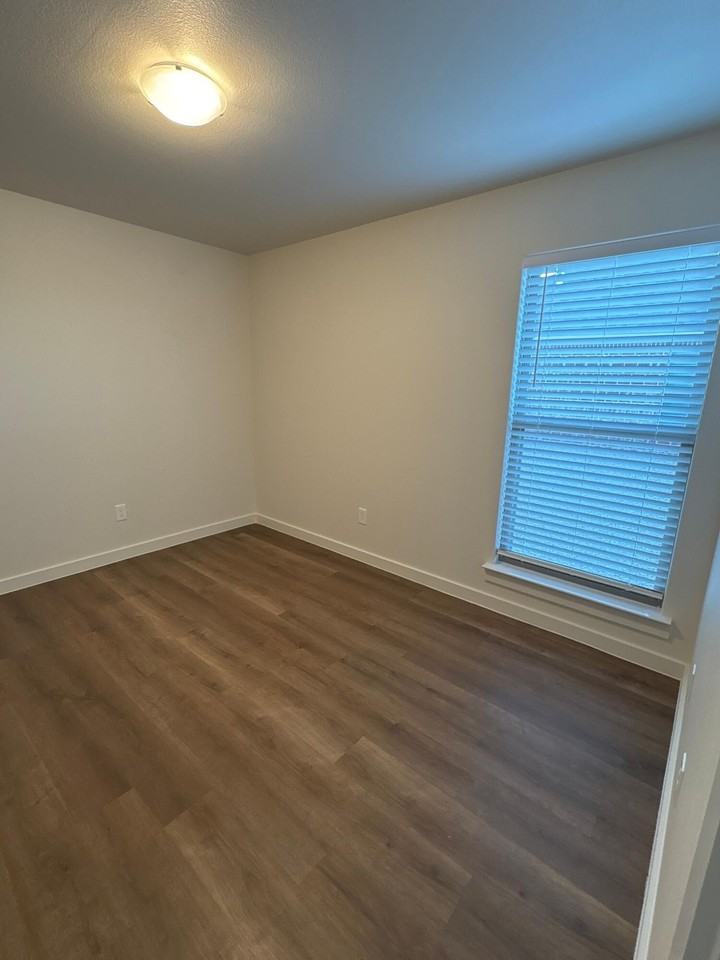 2148 Langford Ave - Photo 6 of 18