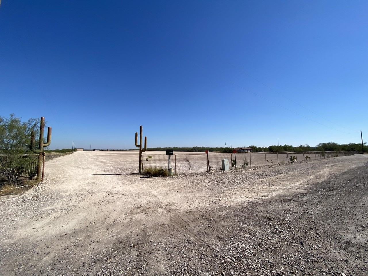 549 Garza Jones Ln - Photo 3 of 17