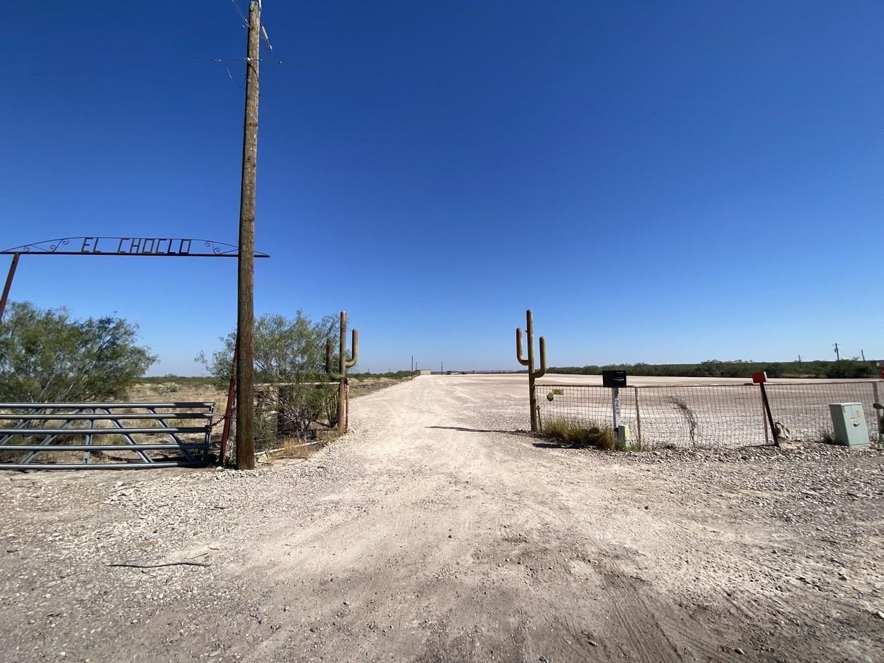 549 Garza Jones Ln - Photo 4 of 17