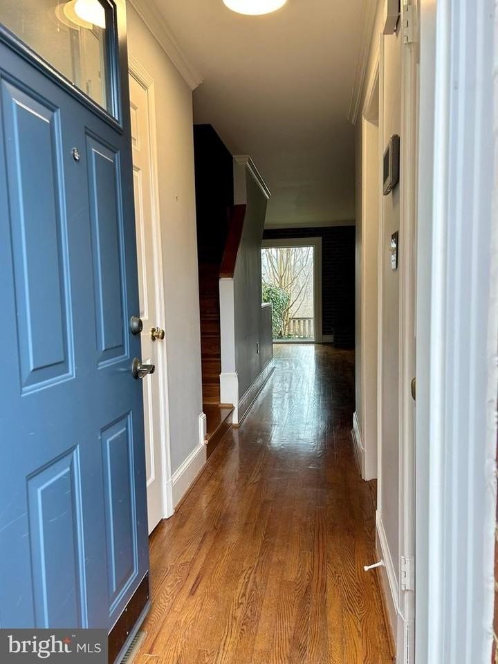 4416 Lingan Rd Nw - Photo 2 of 50