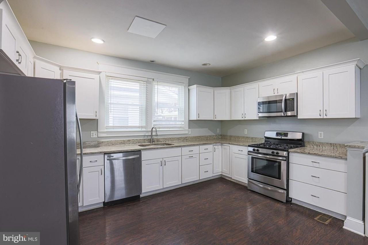 8 Irving Pl - Photo 7 of 25