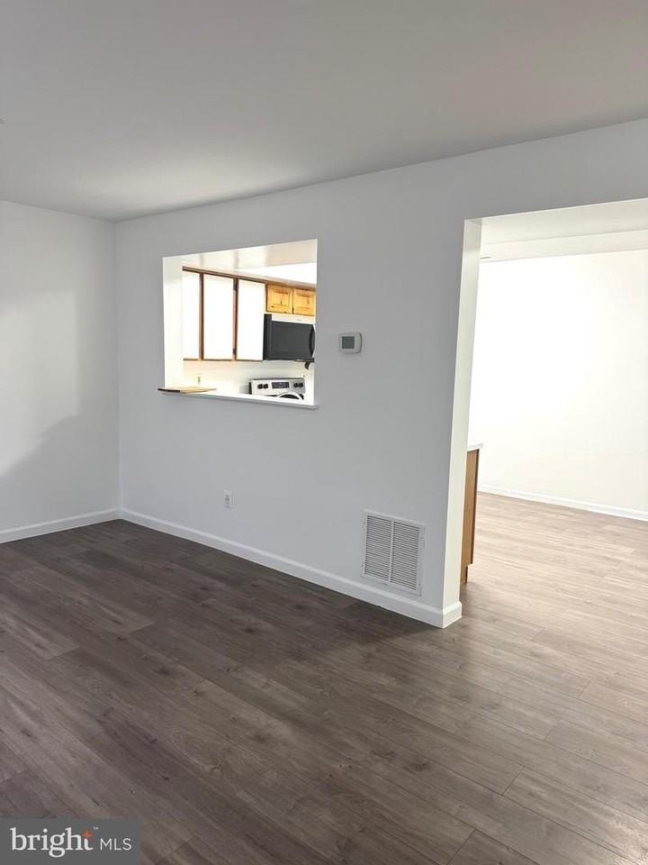 7951 Otter Cove Ct - Photo 3 of 16