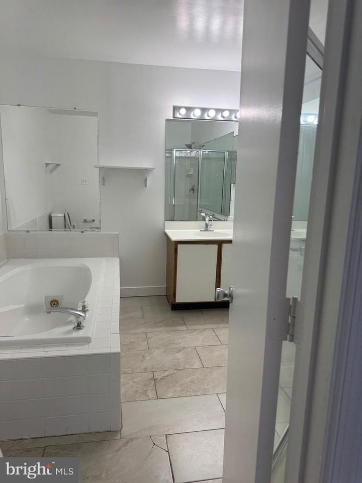 7951 Otter Cove Ct - Photo 5 of 16