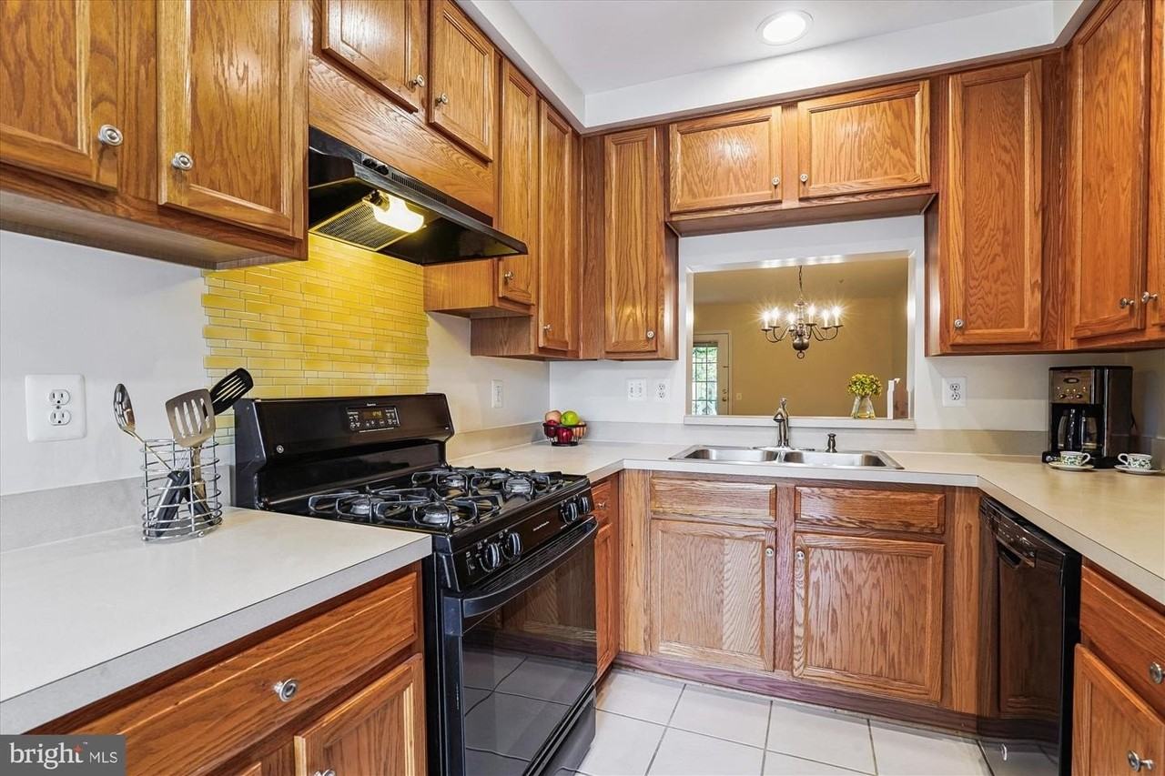 333 Prettyman Dr - Photo 5 of 50