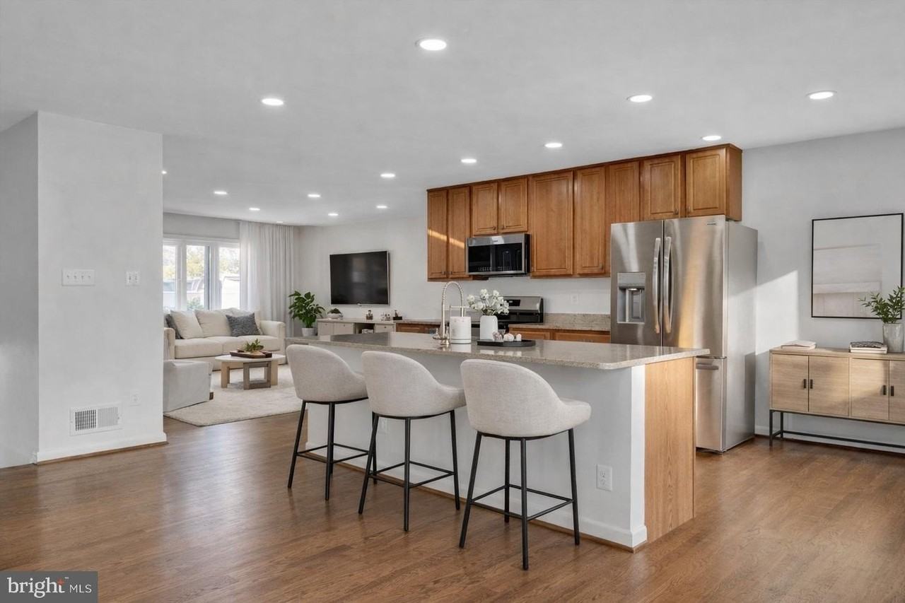 4224 Kinmount Rd - Photo 5 of 47