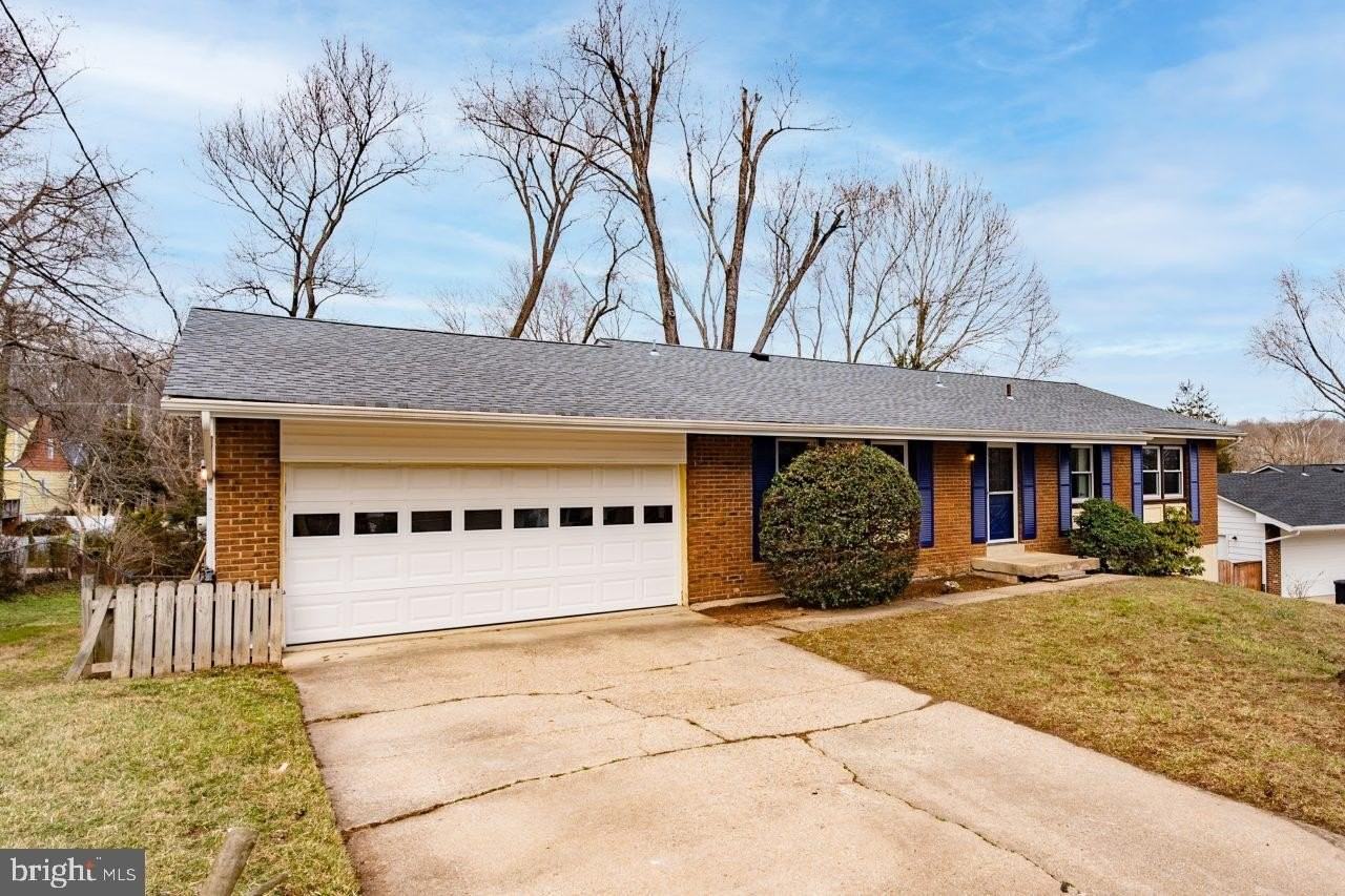 2004 Brierhill Rd - Photo 2 of 42