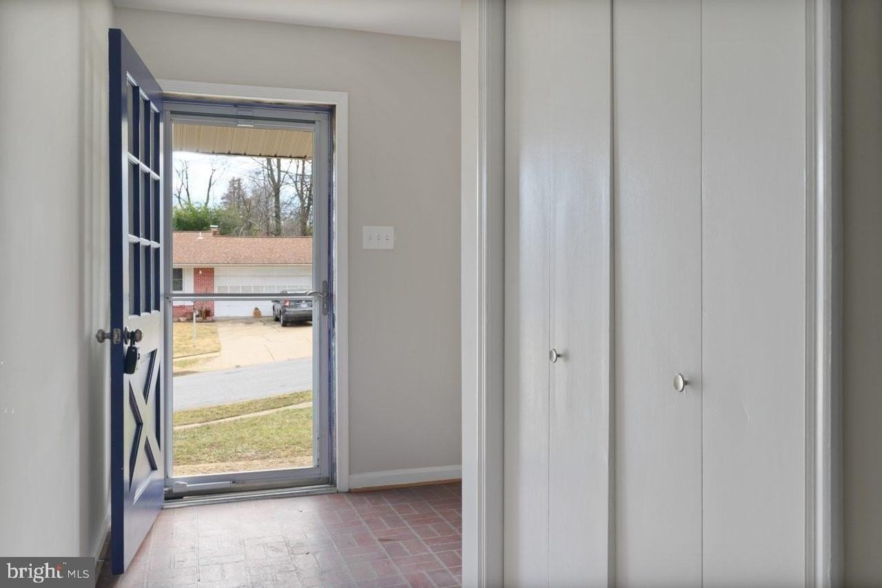 2004 Brierhill Rd - Photo 4 of 42