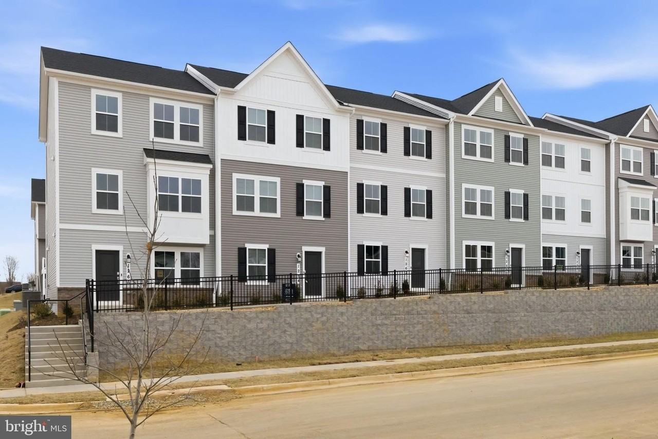 1262 Red Clover Ln - Photo 2 of 50