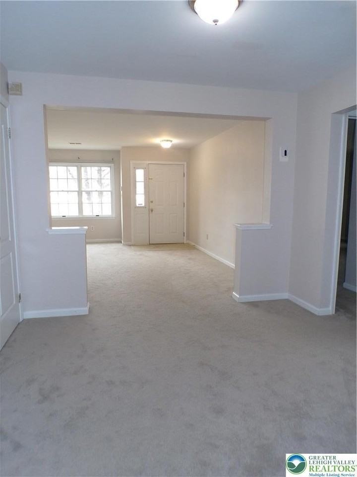 302 Windsor Pl Unit 302 - Photo 2 of 19