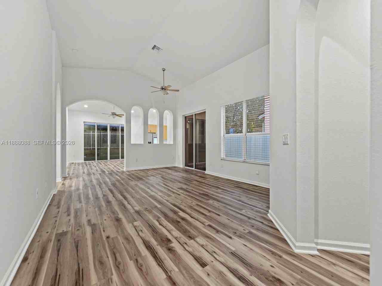 2247 Portofino Ave - Photo 4 of 33