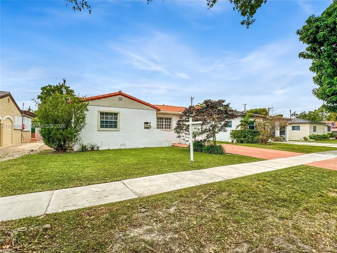 5760 Sw 10th St - Photo 4 of 29