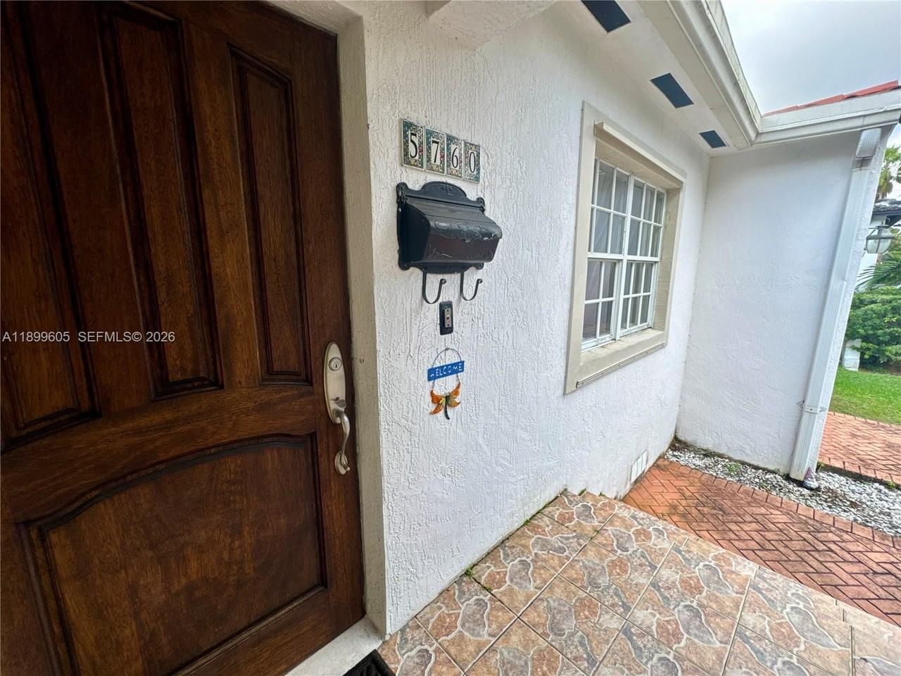 5760 Sw 10th St - Photo 6 of 29