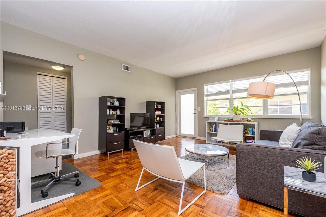 350 S Shore Dr #7 - Photo 6 of 24