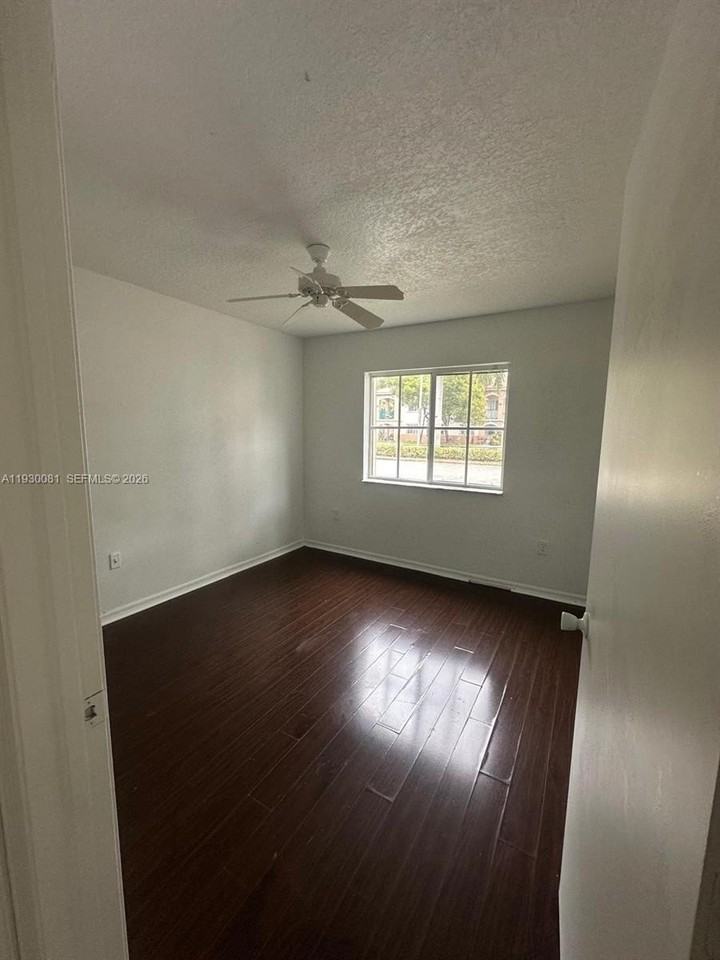 2930 Se 13th Ave #103-52 - Photo 3 of 7