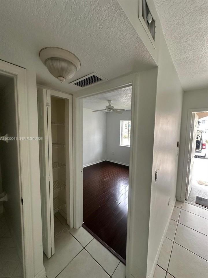 2930 Se 13th Ave #103-52 - Photo 6 of 7