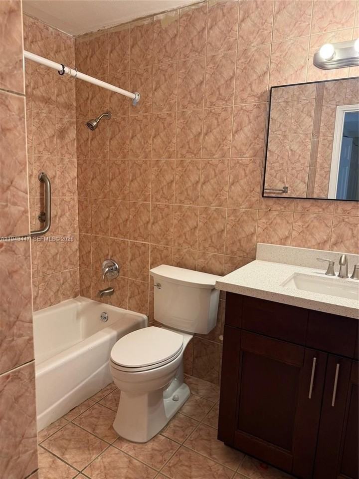 15163 Ne 6th Ave #15 - Photo 6 of 6