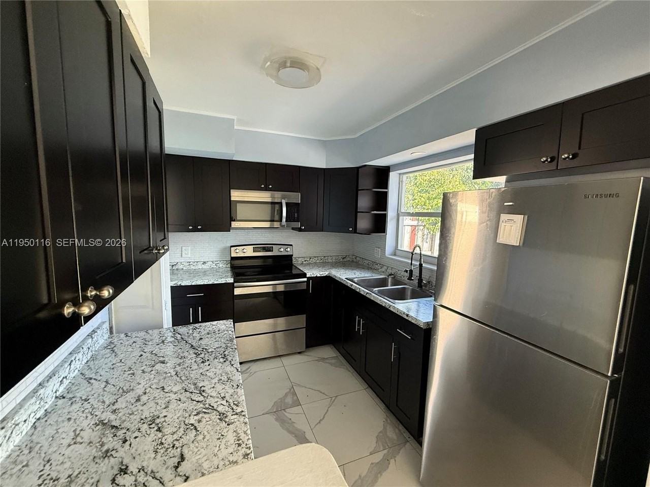 5408 N Andrews Ave #5408 - Photo 3 of 8