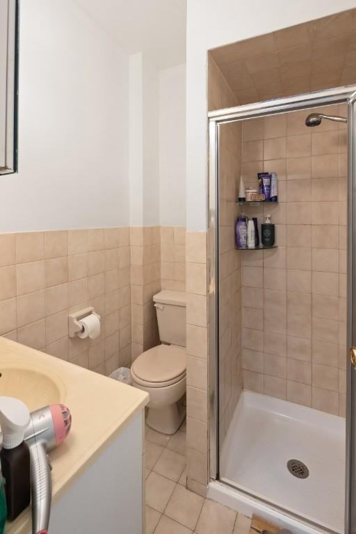 323 E 90th St - Photo 2 of 4