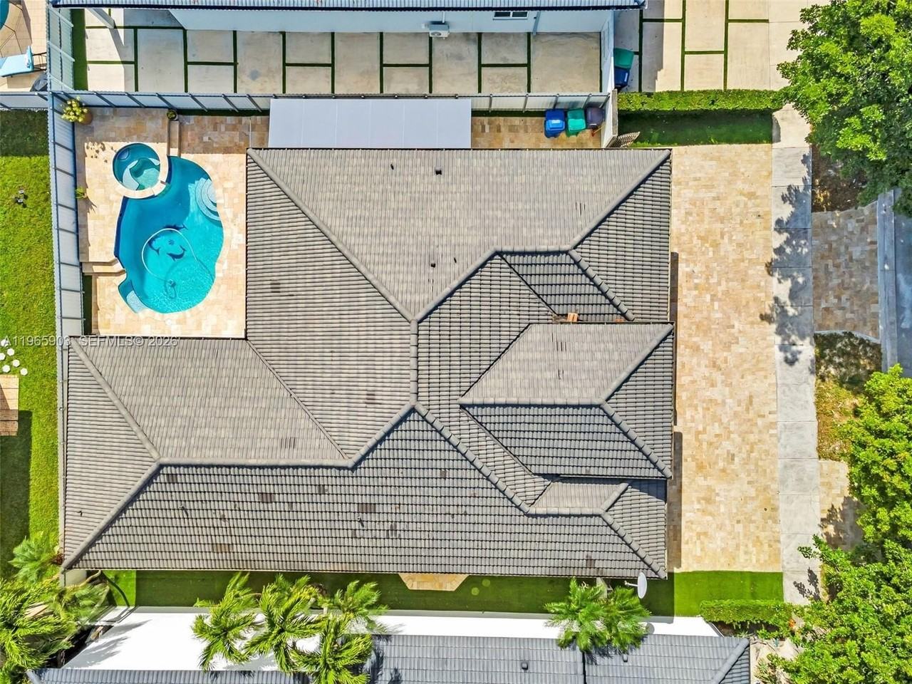 14813 Nw 87th Pl - Photo 4 of 40