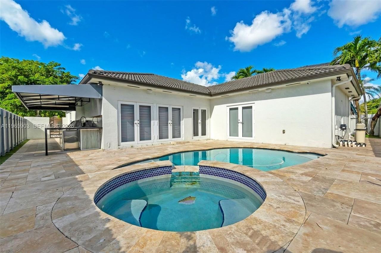 14813 Nw 87th Pl - Photo 7 of 40