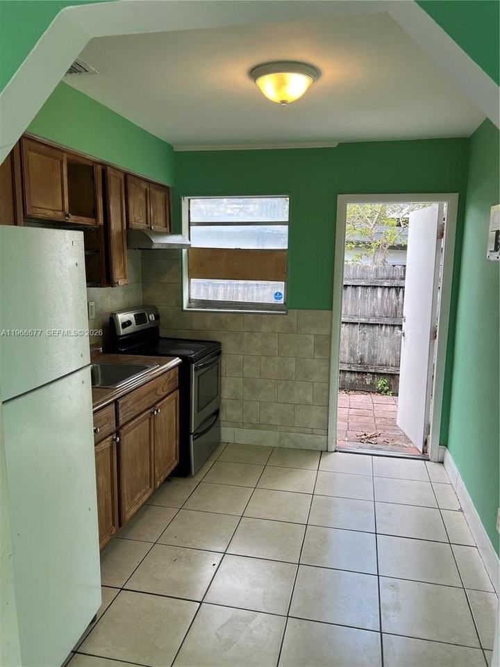 1013 Foster Rd #1 - Photo 2 of 13